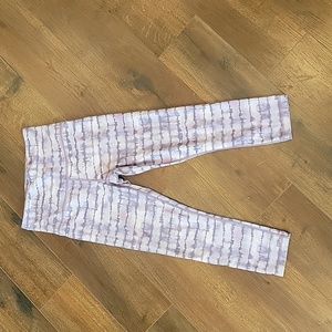 Athleta Elation Printed Capri Leggings xdPurple Gray Tie-Dye Stripe Slit…